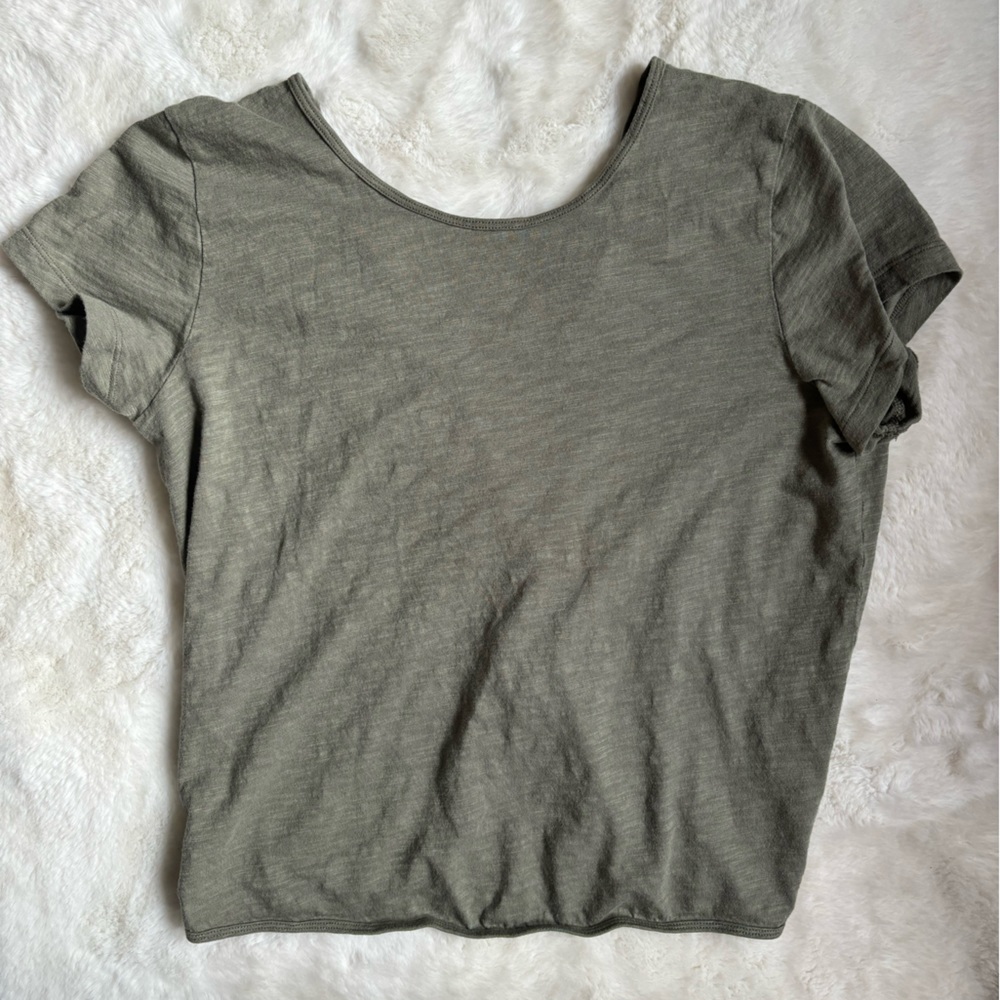 Twist back top